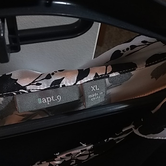 Tops - Picture 2 of 6